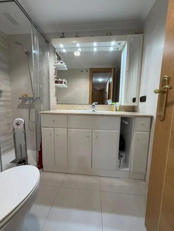 Badezimmer von Wohnung zum Verkauf in Vitoria - Gasteiz mit Heizung, Terrasse und Abstellraum