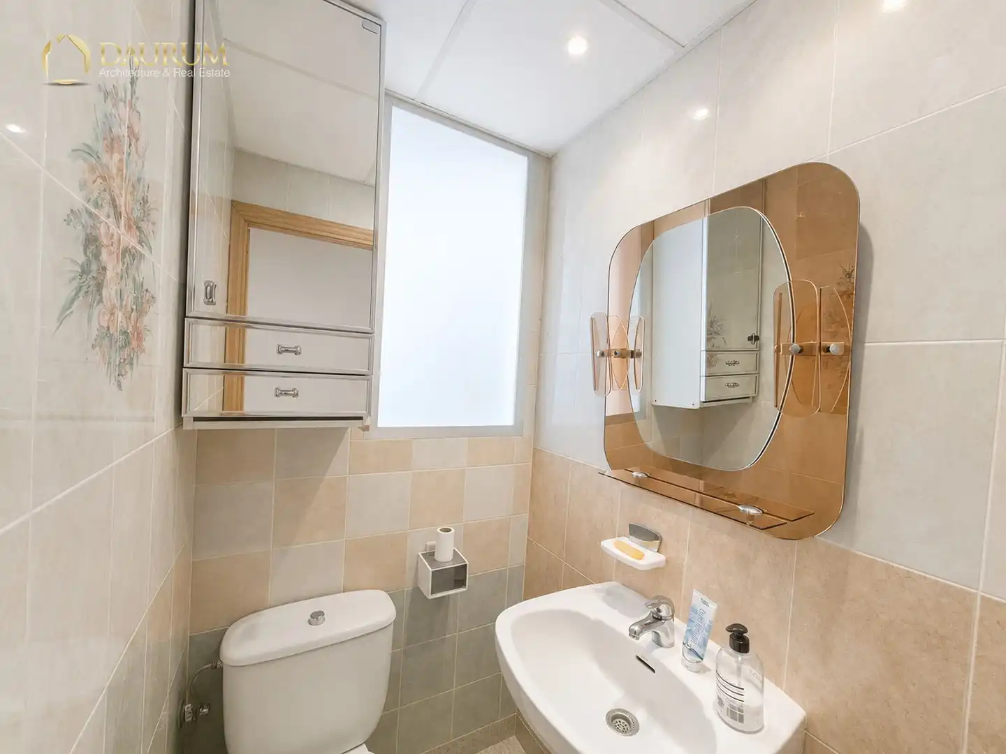Badezimmer von Dachboden zum Verkauf in Alicante / Alacant mit Klimaanlage, Abstellraum und Möbliert