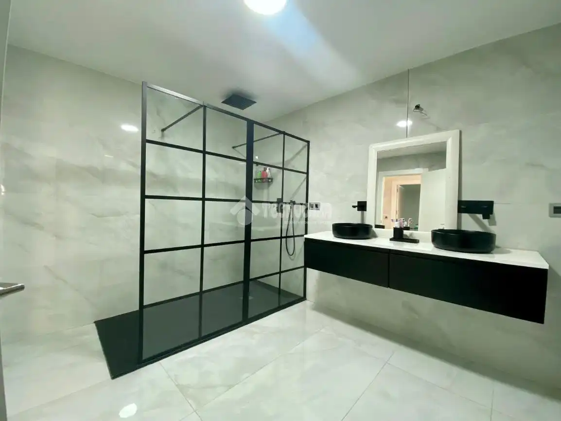 Bathroom of Detached homes for sale in Úbeda  with Air Conditioner, Heating and Terrace