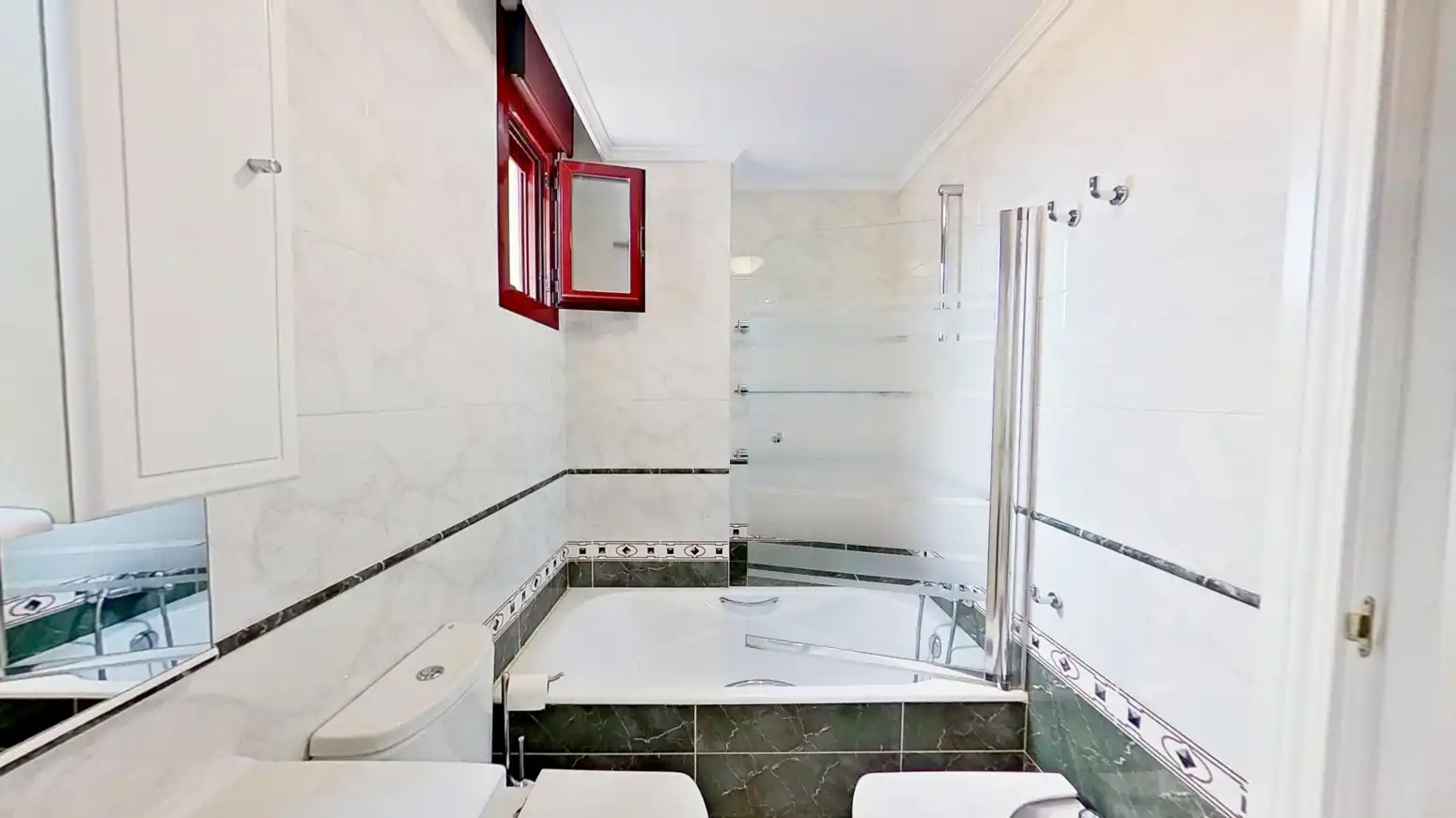 Baño de Ático en venta en Santander con Calefacción, Jardín privado y Parquet