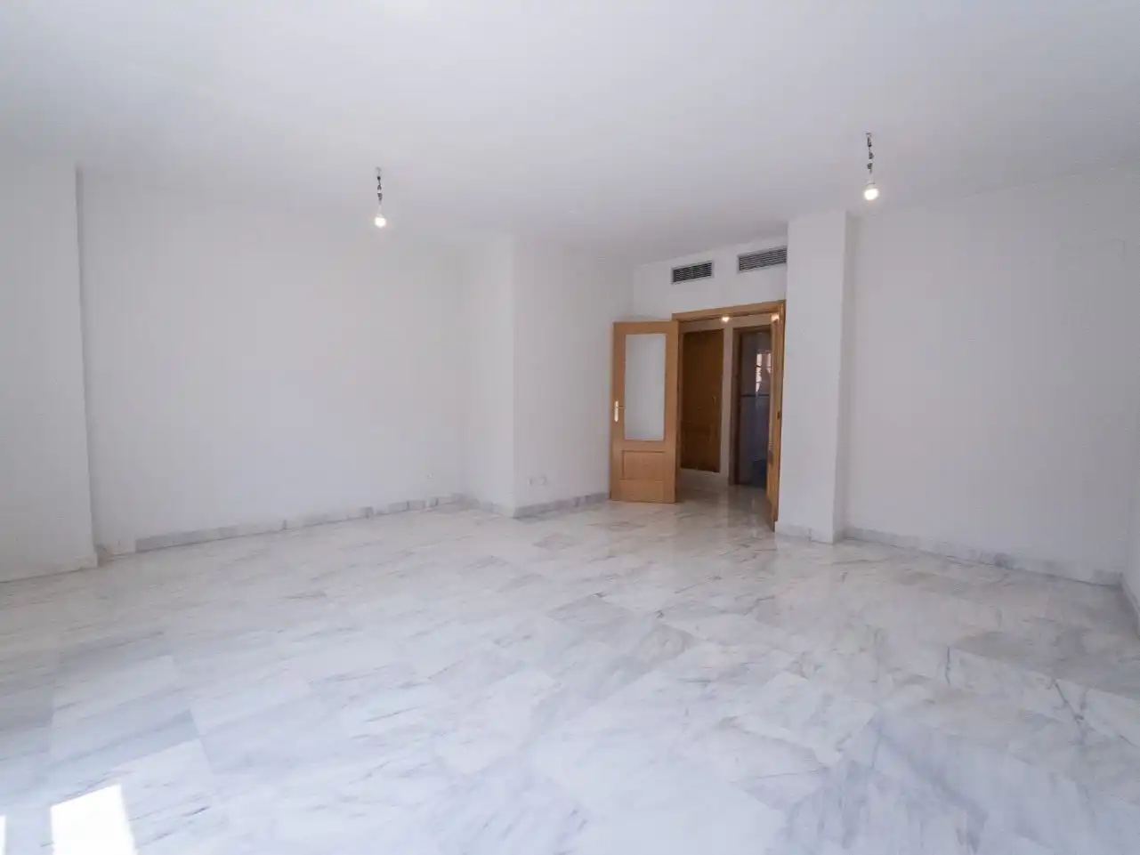 Wohnung mit Garten zum Verkauf in Avenida José Laguillo 29, imagen 5