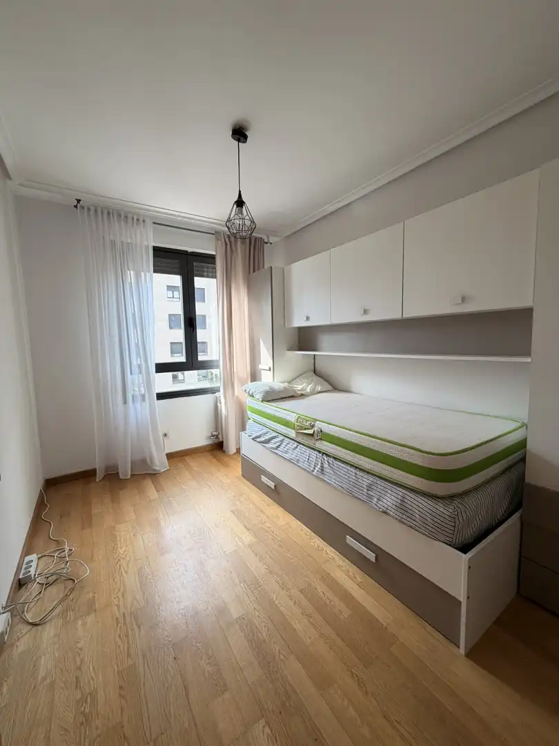 Habitación de Piso en venta en  Logroño con Calefacción, Parquet y Trastero