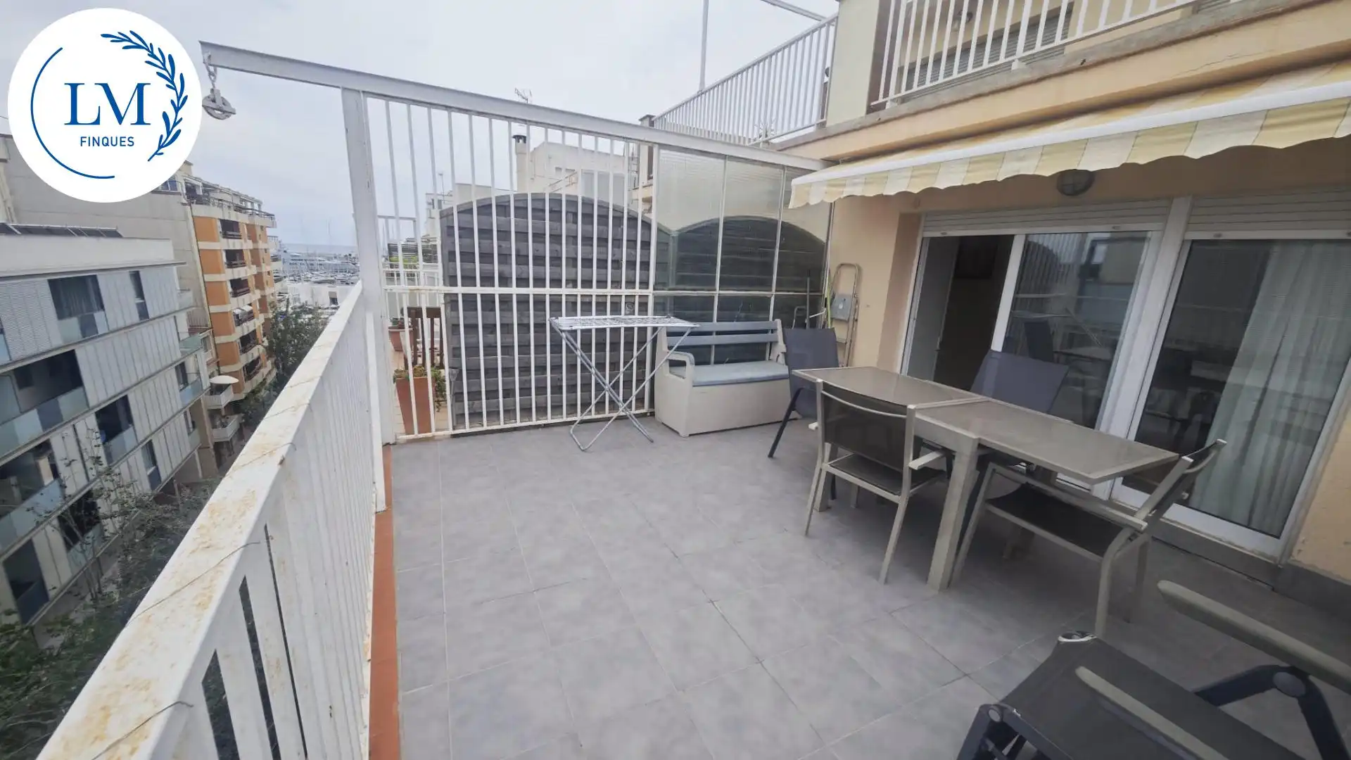 Terrasse von Dachboden zur Miete in Vilanova i la Geltrú mit Klimaanlage, Terrasse und Möbliert