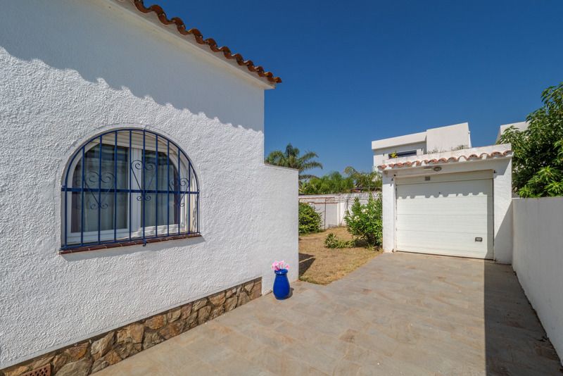 Vista exterior de Casa o xalet en venda en Empuriabrava amb Aire condicionat i Calefacció