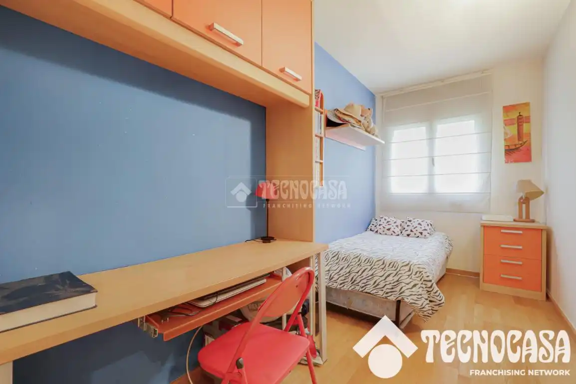 Schlafzimmer von Wohnung zum Verkauf in Barcelona mit Klimaanlage, Abstellraum und Balkon