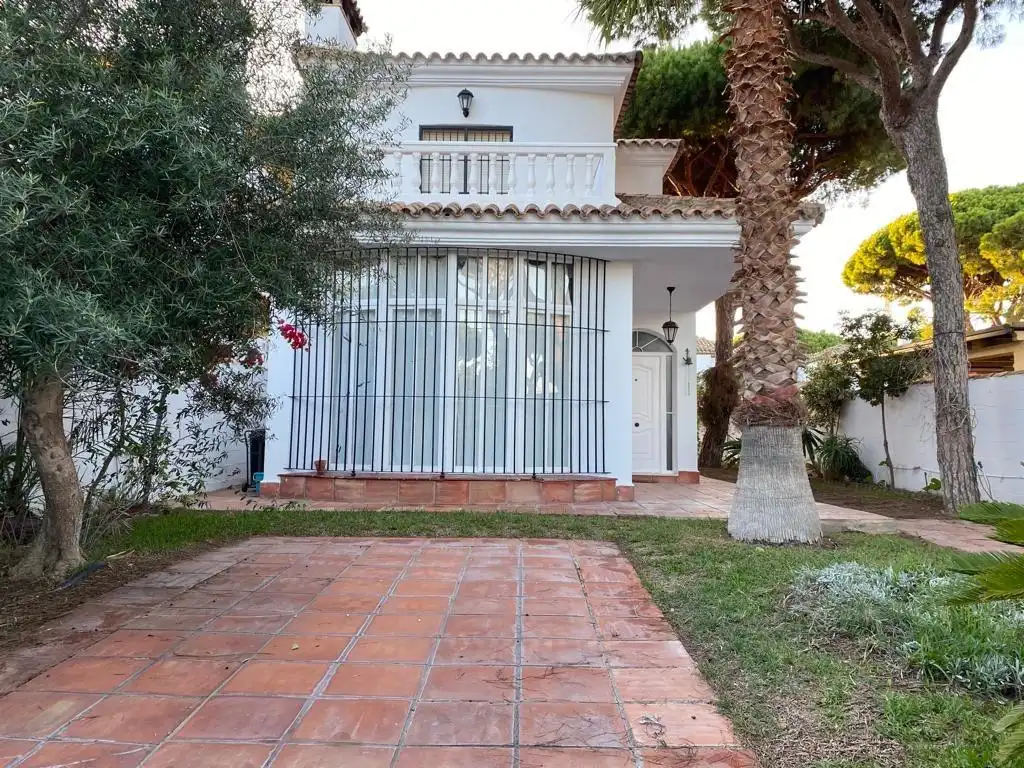 Vista exterior de Casa o chalet de alquiler en Chiclana de la Frontera con Jardín privado y Piscina