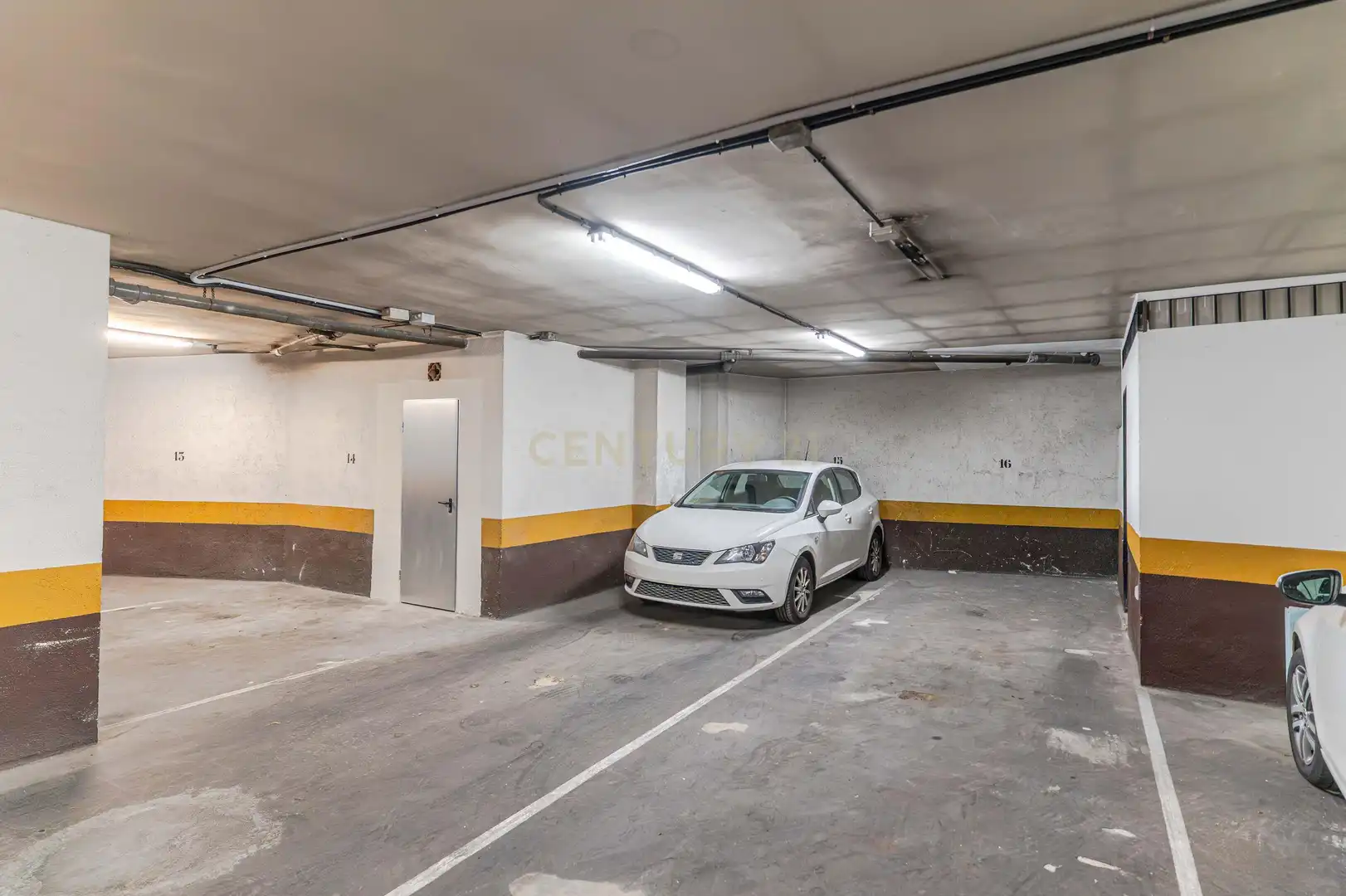 Parking de Dúplex en venta en Granada con Aire acondicionado, Jardín privado y Trastero