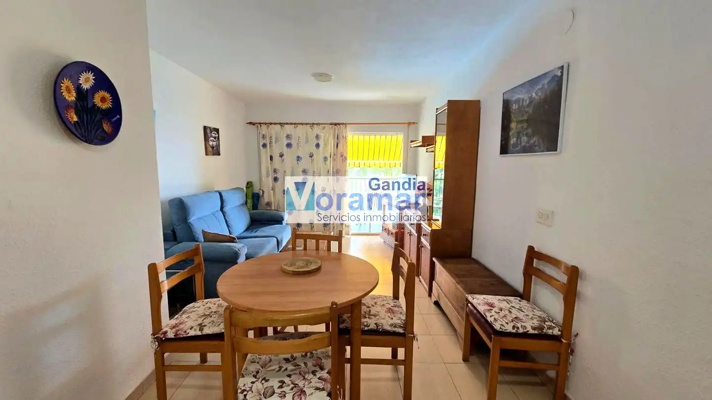 Sala de estar de Apartamento en venta en Gandia con Amueblado y Piscina comunitaria