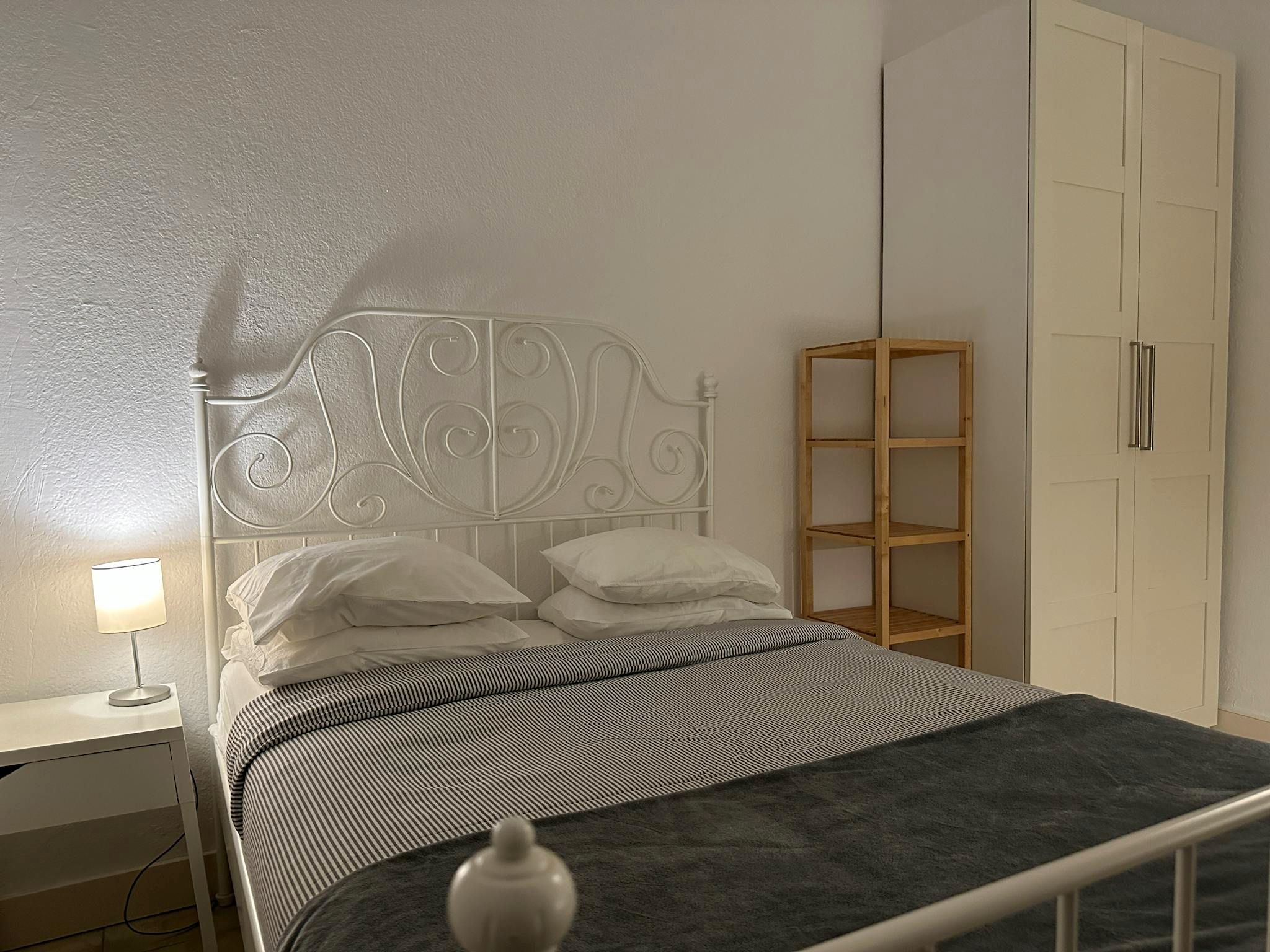 Bedroom of Flat to share in  Barcelona Capital  with Heating, Furnished and Washing machine