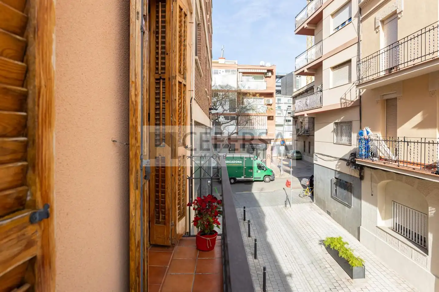 Vista exterior de Casa o xalet en venda en Barcelona amb Calefacció, Parquet i Terrassa