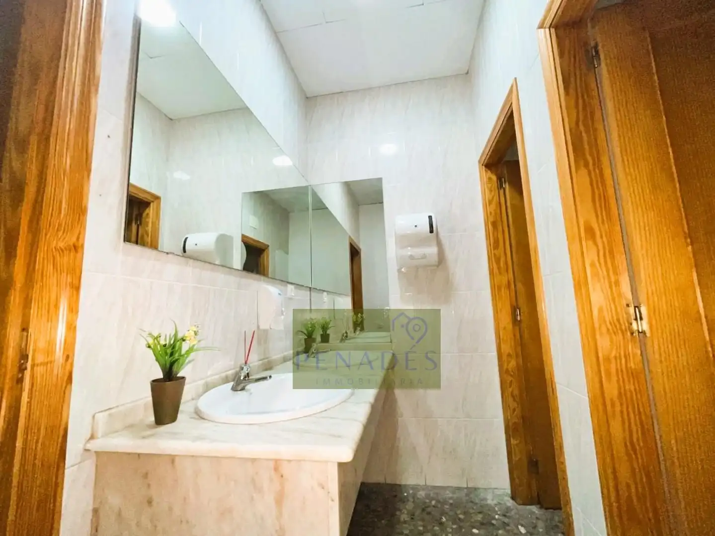 Baño de Local de alquiler en Ontinyent con Aire acondicionado