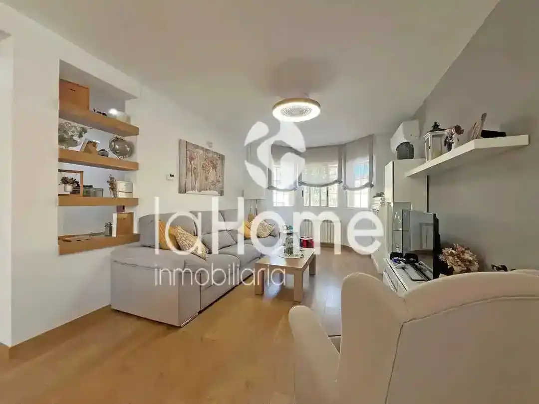 Living room of Houses for sale in La Pobla de Vallbona  with Air Conditioner, Heating and Private garden