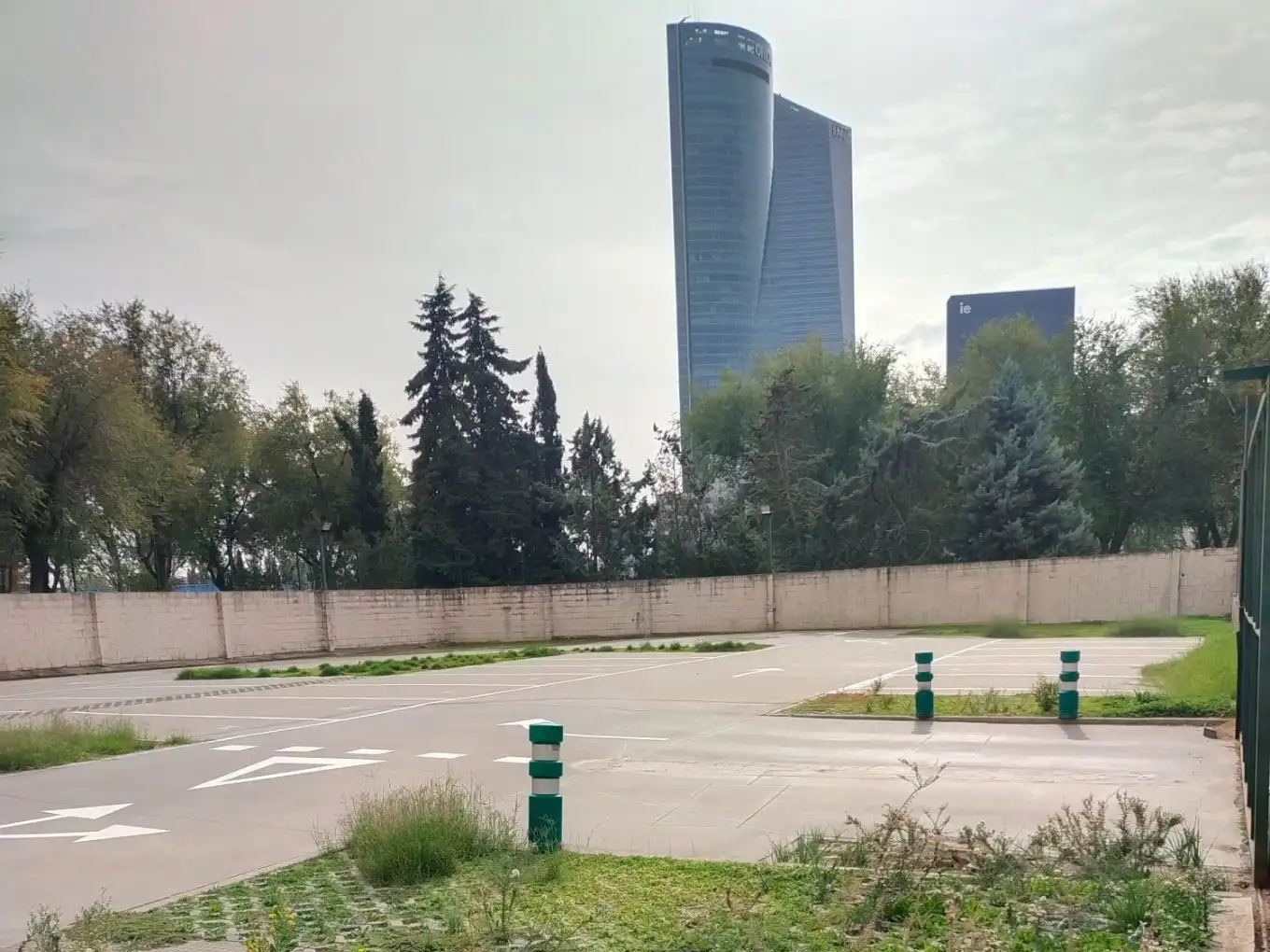 Außenansicht von Garage zur Miete in Madrid mit Alarm