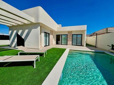 Chalet con piscina en venta en Roldán