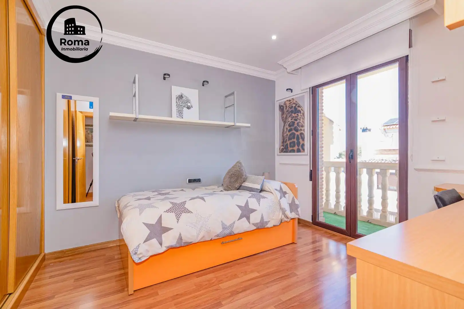 Habitación de Casa adosada en venta en La Zubia con Aire acondicionado, Calefacción y Piscina
