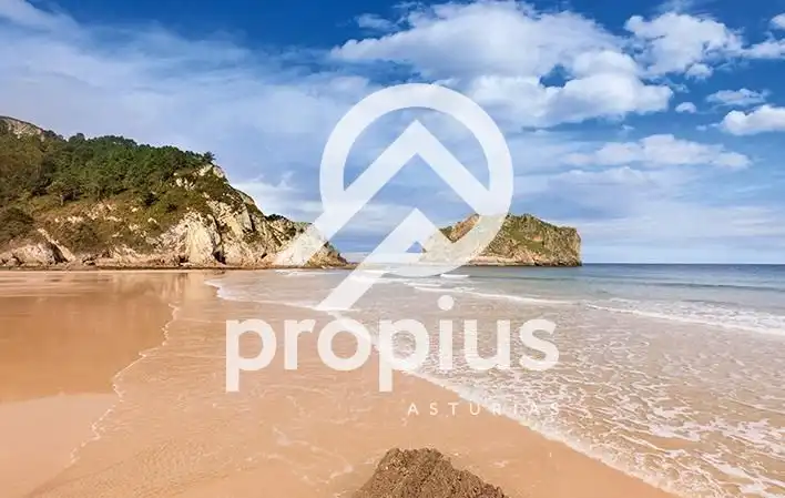 Terreno en venta en Llanes