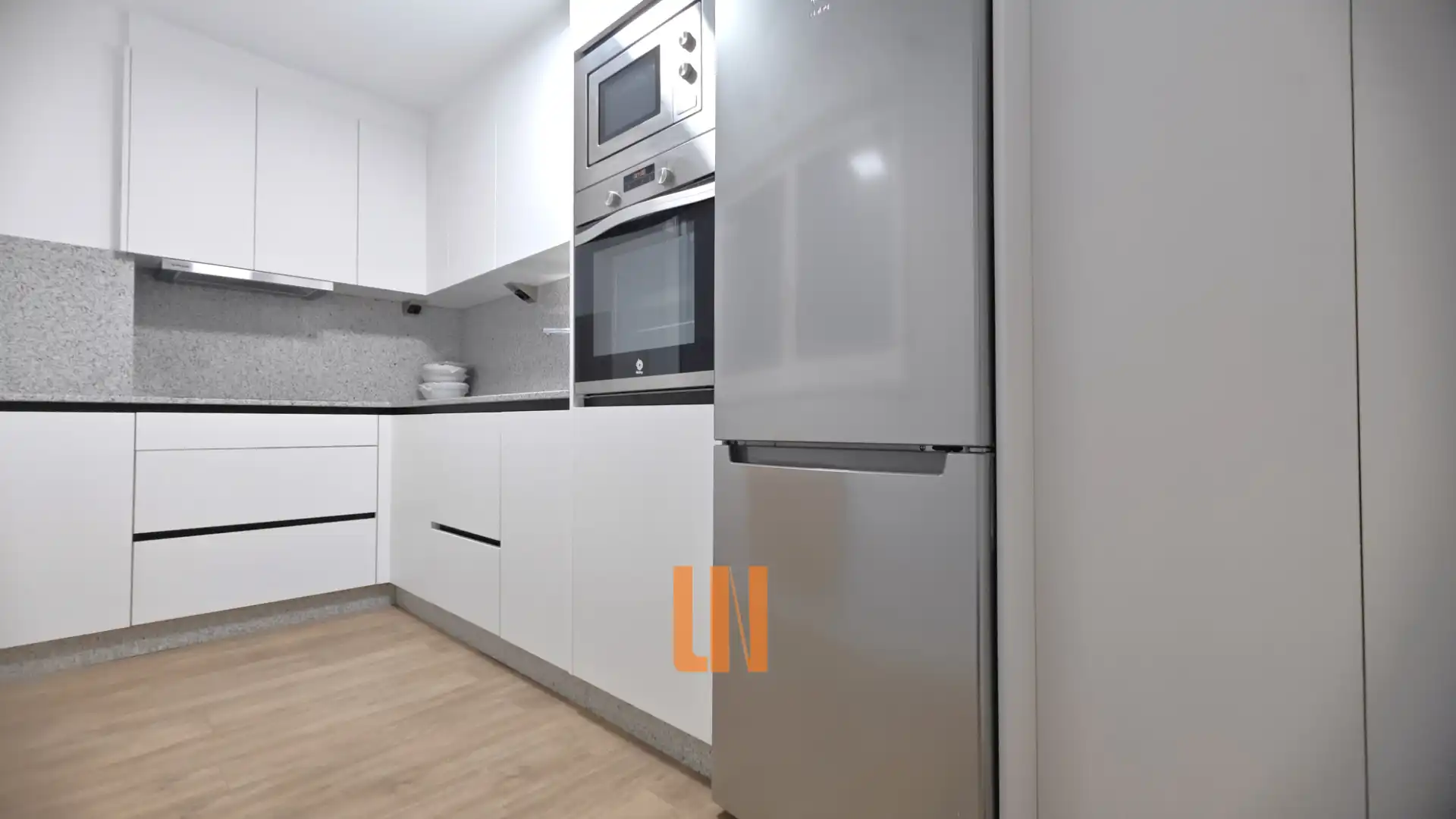 Cuina de Pis en venda en A Coruña Capital  amb Calefacció, Parquet i Forn