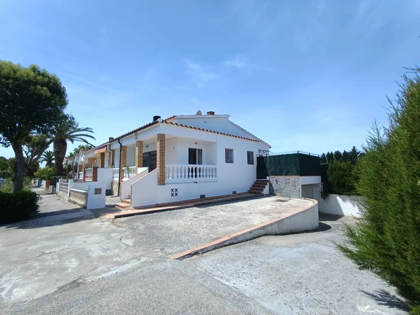 Vista exterior de Casa o xalet en venda en Sant Pere Pescador amb Calefacció, Parquet i Terrassa