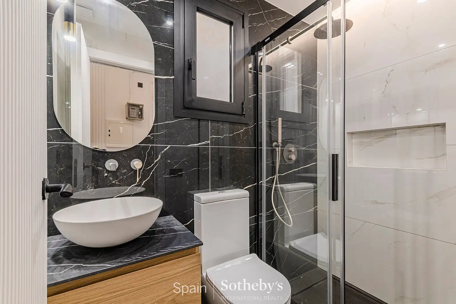 Baño de Apartamento en venta en Barcelona con Aire acondicionado y Calefacción