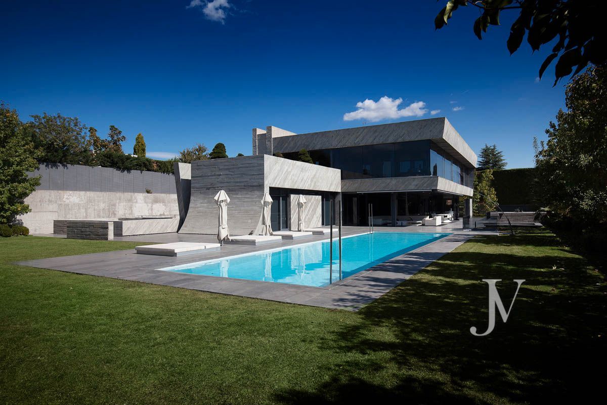 Piscina de Casa o xalet en venda en  Madrid Capital amb Aire condicionat, Jardí privat i Terrassa