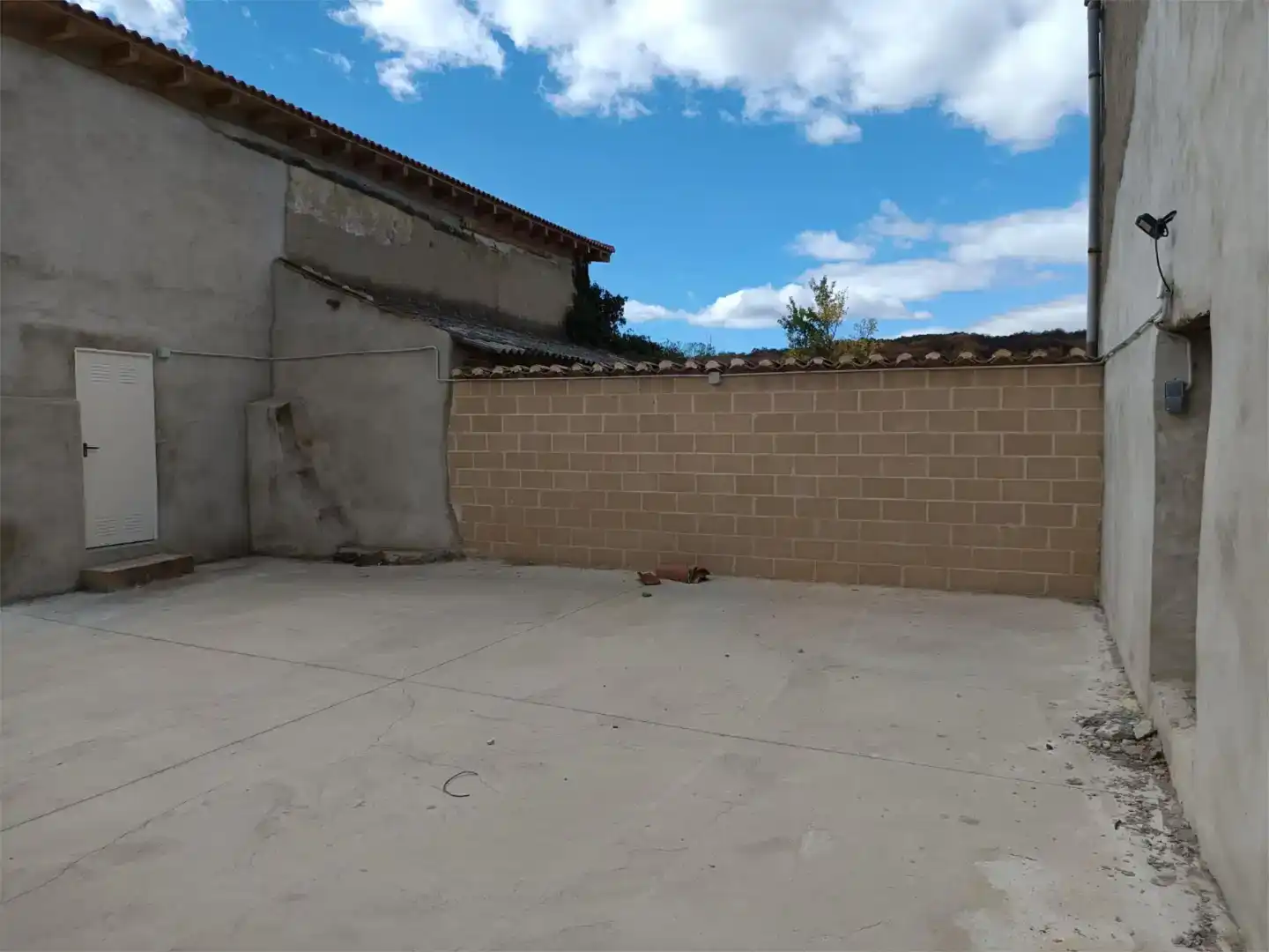 Aparcament de Casa adosada en venda en Mantinos