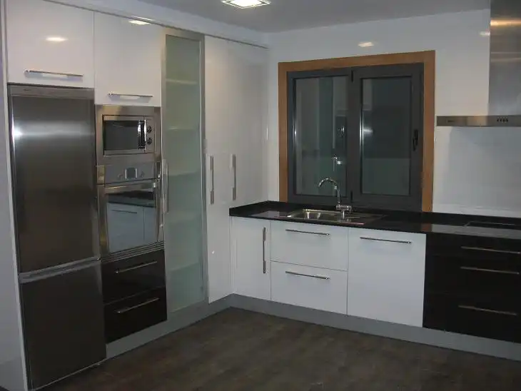 Cocina de Casa o chalet de alquiler en Vigo  con Jardín privado, Terraza y Alarma