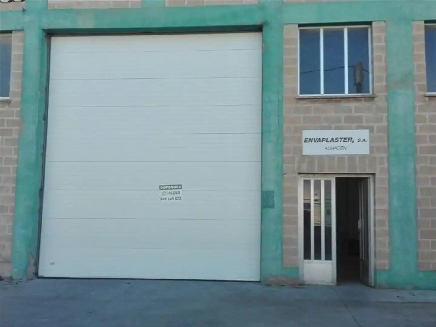 Außenansicht von Fabrikhallen zur Miete in Viana