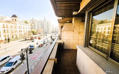 Exterior view of Apartment for sale in  Valencia Capital  with Parquet flooring, Terrace and Balcony