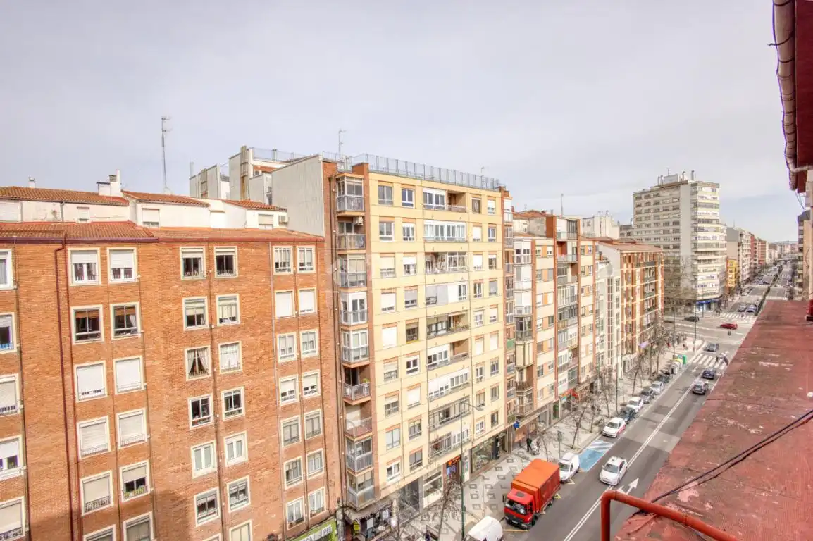 Vista exterior de Piso en venta en Valladolid con Calefacción y Parquet