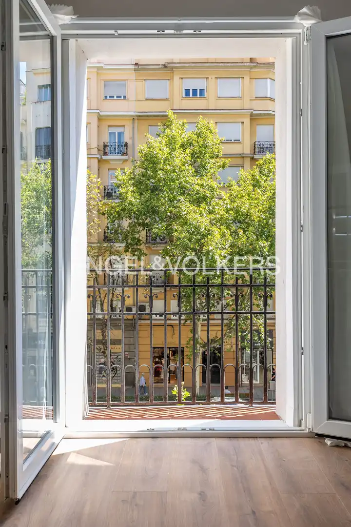 Vista exterior de Pis en venda en Madrid amb Aire condicionat, Calefacció i Balcó