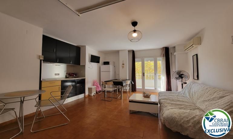 Vista exterior de Estudi en venda en Empuriabrava amb Terrassa