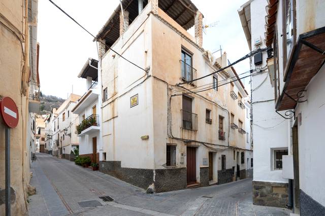 Casa-chalet en Venta en Calle Piedra Castaño en Lanjarón
