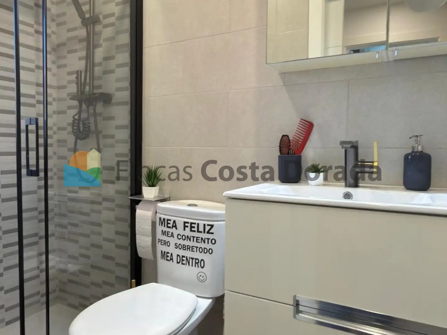 Bany de Casa adosada en venda en Cubelles amb Aire condicionat, Calefacció i Jardí privat