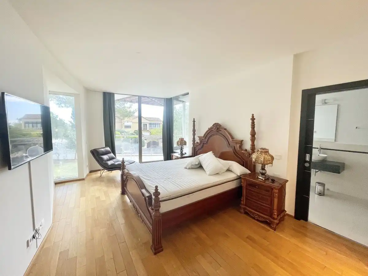 Dormitori de Casa adosada en venda en Marbella amb Aire condicionat, Terrassa i Moblat