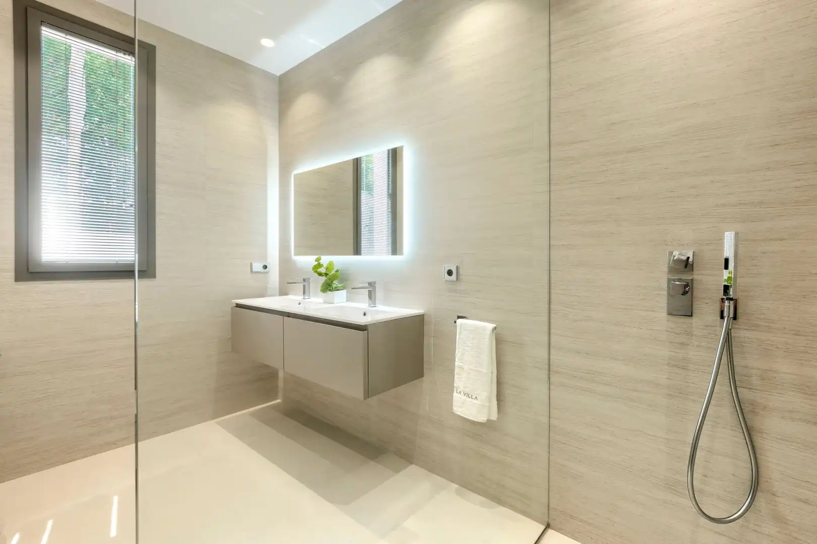 Baño de Casa o chalet en venta en Marbella con Aire acondicionado, Calefacción y Jardín privado