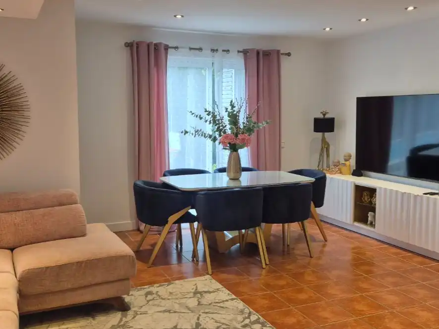 Casa aparellada amb piscina en venda a AVENIDA DE MALTA 10, imagen 3