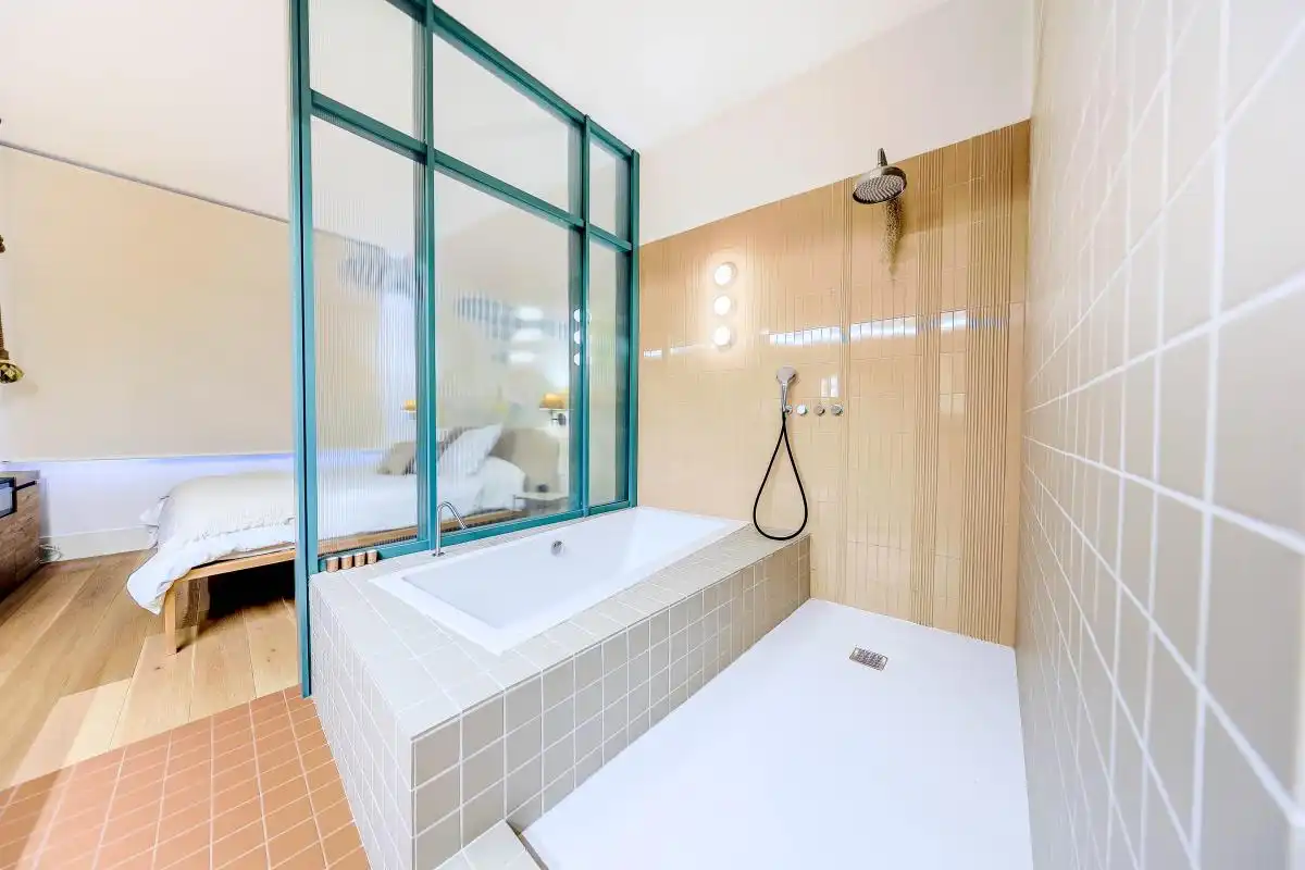 Badezimmer von Wohnung zum Verkauf in Madrid mit Klimaanlage, Heizung und Privatgarten