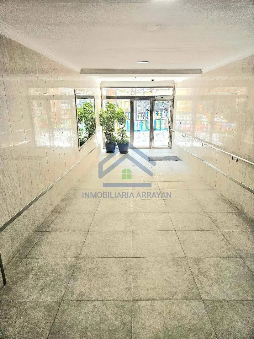 Piso en venta en Granada con Terraza y Amueblado