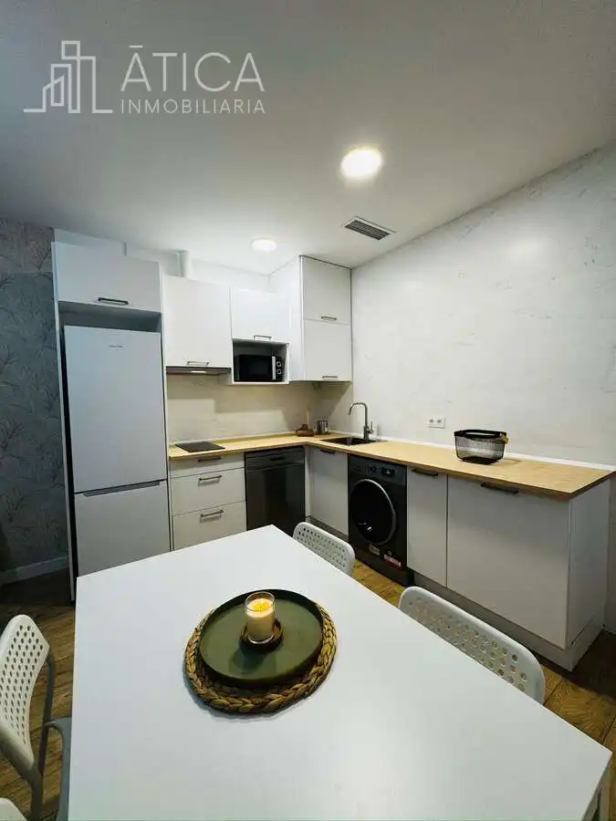 Cuina de Apartament de lloguer en Salamanca amb Aire condicionat, Calefacció i Moblat