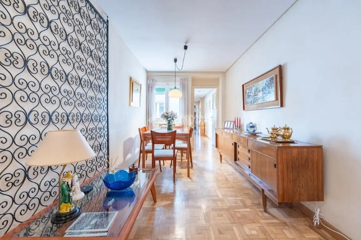 Comedor de Piso en venta en Madrid con Calefacción, Parquet y Balcón