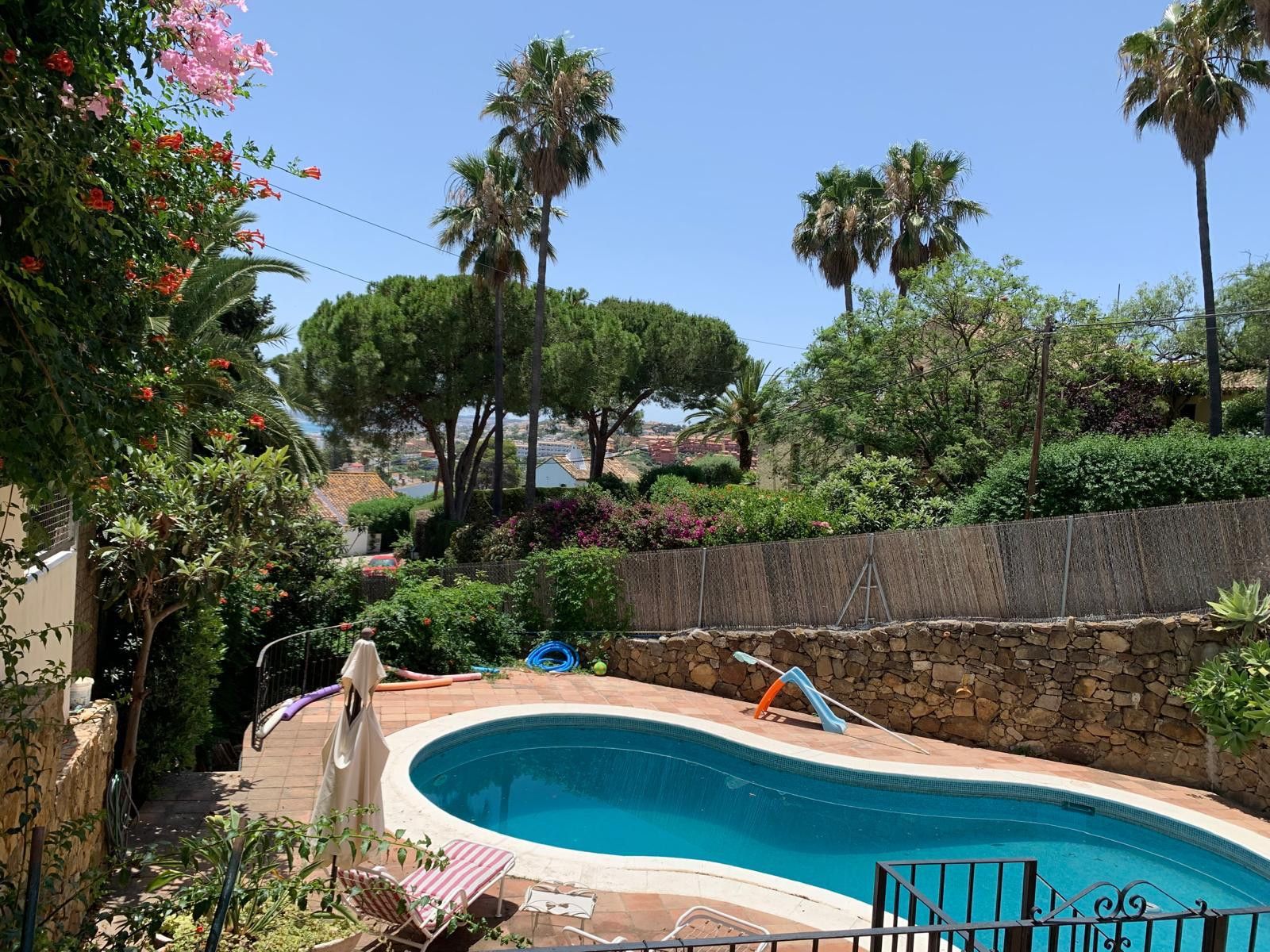 Jardín de Apartamento de alquiler en Estepona con Piscina, Amueblado y Piscina comunitaria