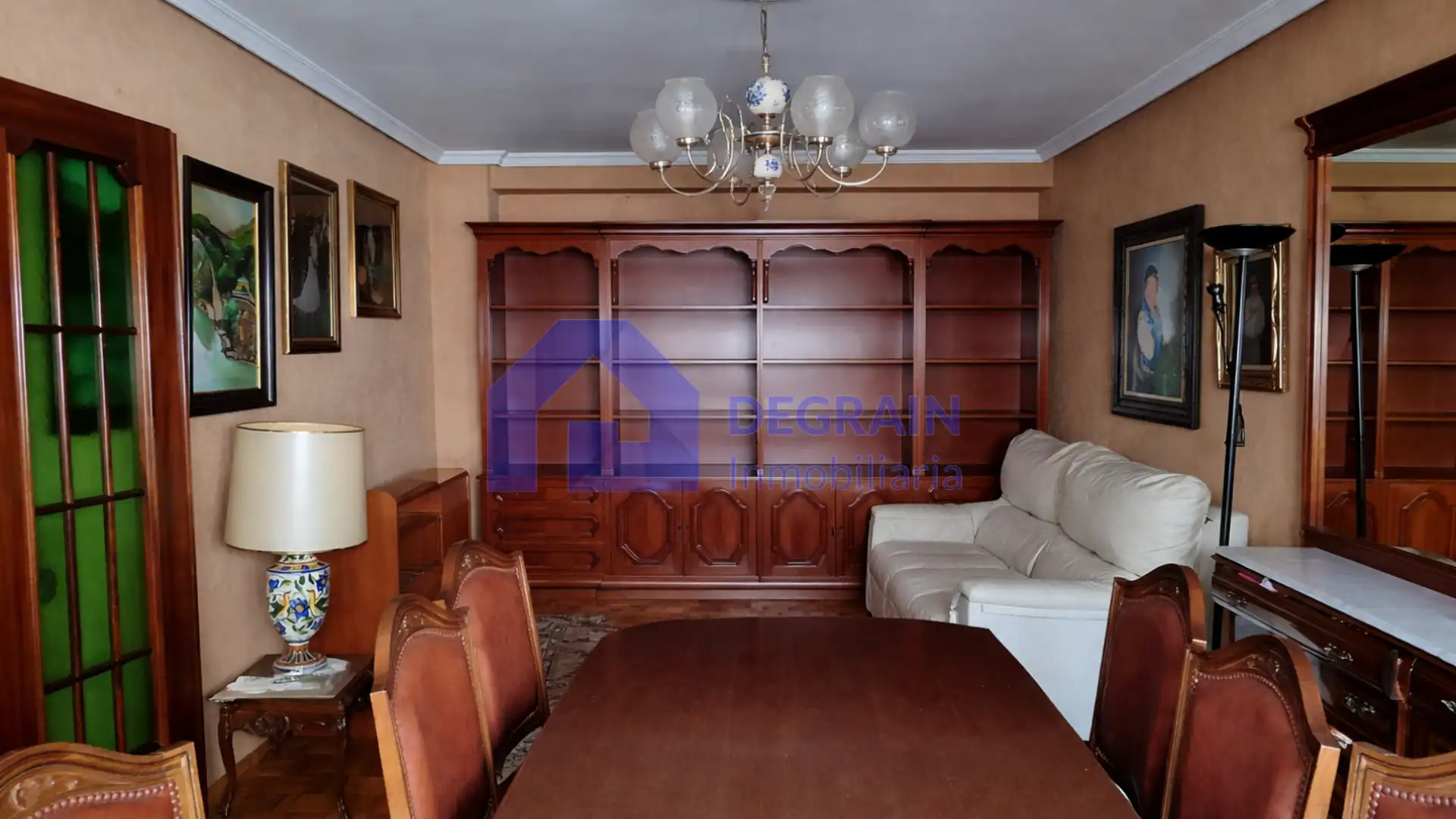 Comedor de Piso en venta en Oviedo  con Calefacción, Terraza y Amueblado