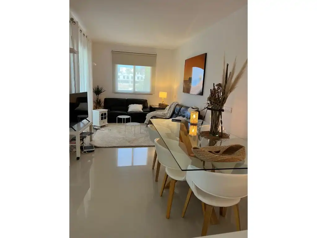 Wohnzimmer von Einfamilien-Reihenhaus zur Miete in Calvià mit Klimaanlage, Privatgarten und Terrasse