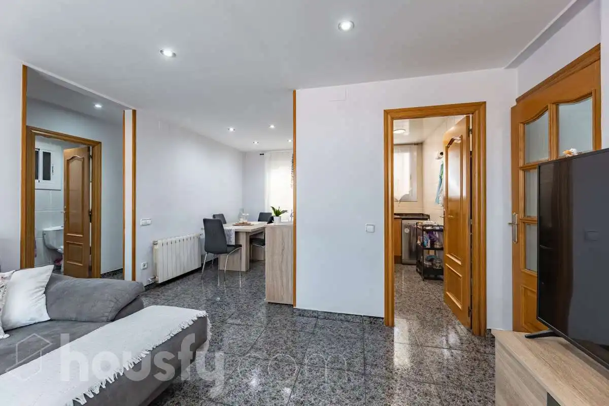 Flat for sale in Sabadell  with Air Conditioner, Heating and Furnished