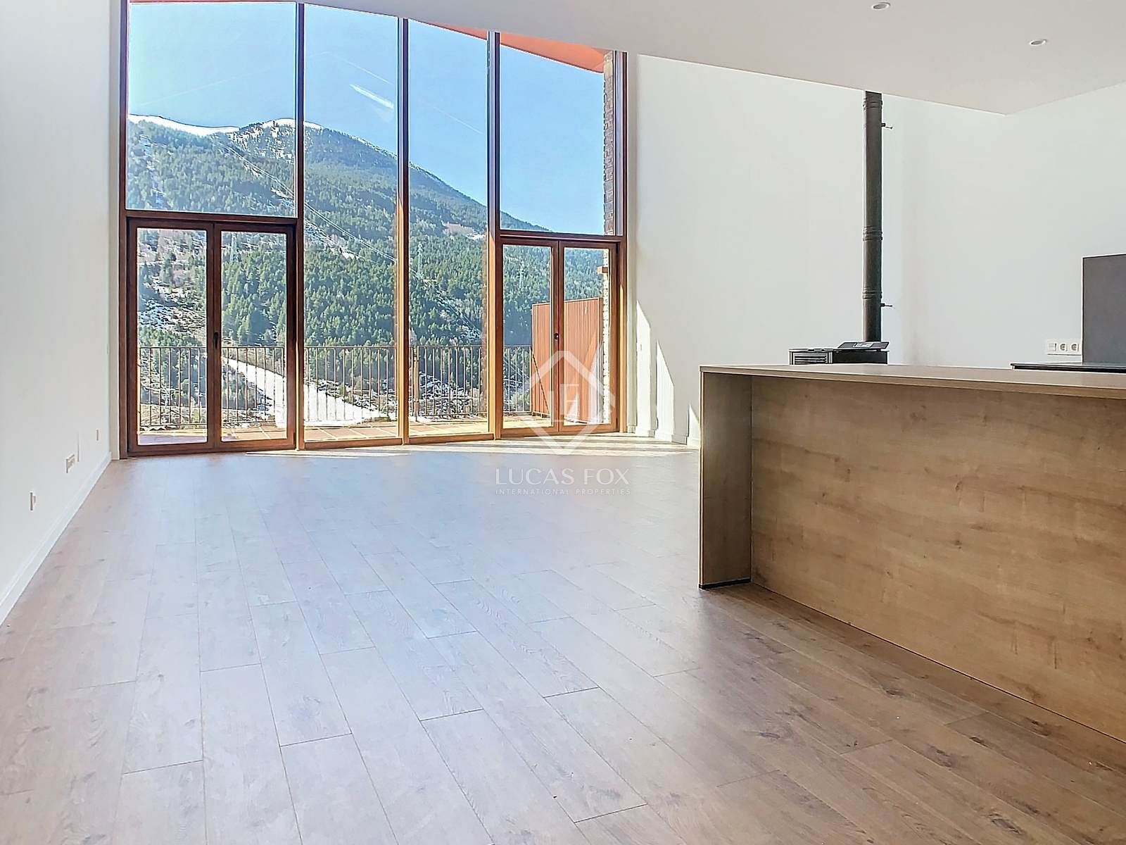 Living room of House or chalet for sale in  Madrid Capital  with Air Conditioner, Heating and Parquet flooring