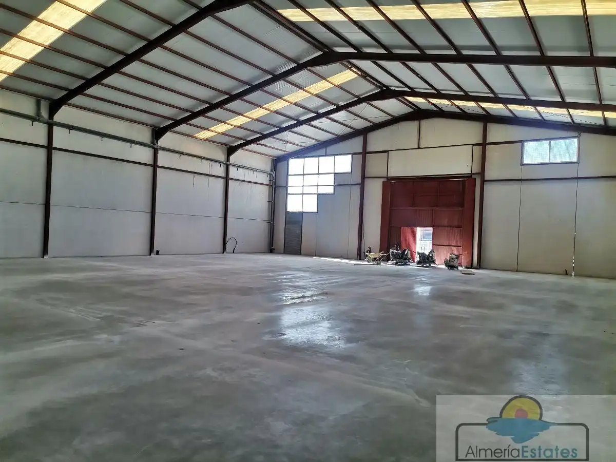 Nave industrial de alquiler en Cantoria