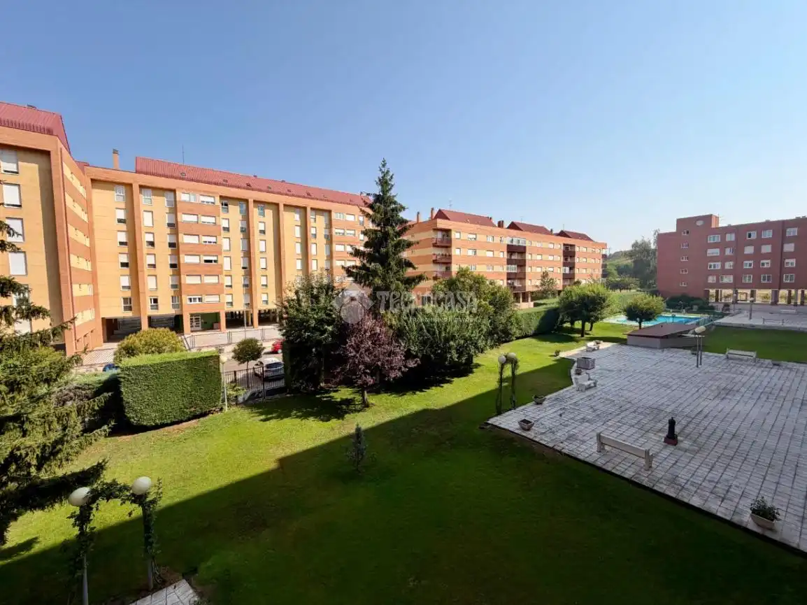 Pis amb piscina en venda a C. Teresa Monje, imagen 5