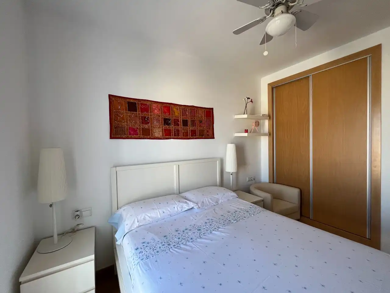 Habitación de Casa adosada en venta en Vélez-Málaga con Aire acondicionado, Calefacción y Jardín privado