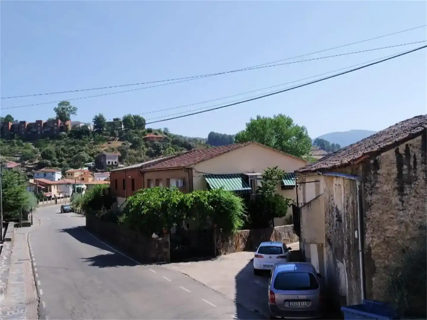 Vista exterior de Casa o xalet en venda en Nuñomoral amb Balcó