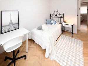 Habitación de Piso para compartir en San Sebastián de los Reyes con Calefacción, Parquet y Amueblado